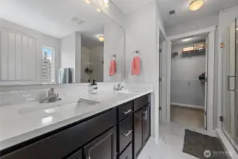 Double vanity in primary bath
