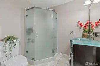 3/4 bath between the family room and Bedroom #3 and #4