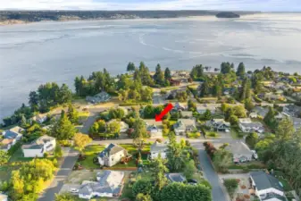 Serene island living close to views of Puget Sound!