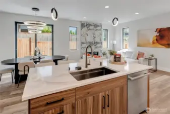 Sink with built-in vegetable rinser