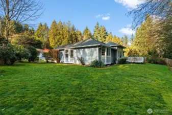 This amazing backyard provides owners with an enjoyable private retreat.