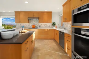 Behind us is the doorway leading to the formal entry and upper/lower stairs.  Tucked in between is a terrific pantry closet -- as if there isn't already an abundance of storage in the kitchen!