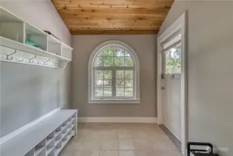 The large mud room with built in built benches and storage, very nice!!