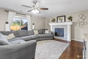 Ceiling fan. Gas fireplace.