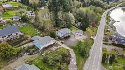 Detached garage and privacy from the neighbors.
