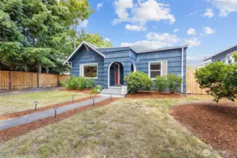 This adorable home in North Tacoma is walking distance to the Proctor District and close to the waterfront