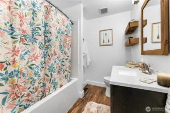 Full guest bath