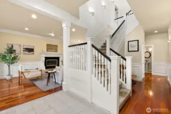Grand entry way w/ vaulted ceilings