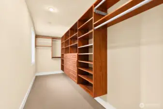 Upper level primary w/ en-suite bath, office & nursery