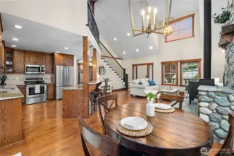 w/ newer Heat Pump for year-round comfort.