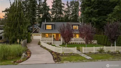 Close to parks, shops, restaurants, boating & all Camano Island has to offer!