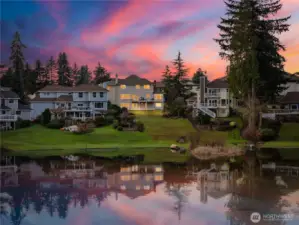 Tranquil views of the lake will make you not want to leave. Drink you morning Coffee while watching the eagles fy over head.