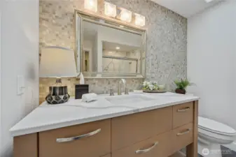 Remodeled guest bath with tub/shower