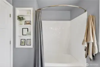 Another Angle of the Full Bathroom