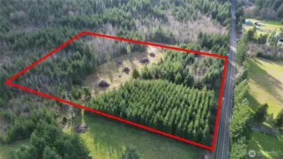 Boundary lines are for locational reference only and are not survey accurate.