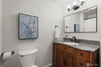 Secondary full bathroom with tub