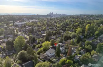 Less than 15 minutes to DT Seattle.