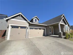 Welcome to Seven Wells Estates, well-appointed community in Ridgefield, WA!