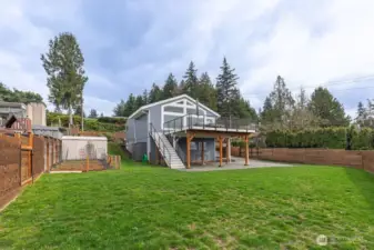 Perched above the breathtaking Puget Sound, this exceptional open-concept home offers a perfect blend of modern sophistication and nature’s serene beauty.