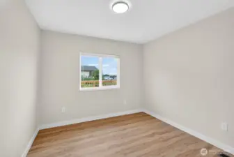 2nd bedroom (with closets)