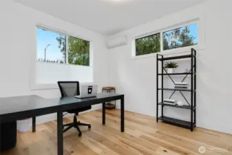 Main Floor Bedroom/Office