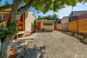 Side entry leads to separate wing with 3 additional bedrooms