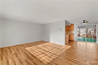 1109 Carolyn East Wenatchee, Living room open to dining and kitchen with laminate flooring