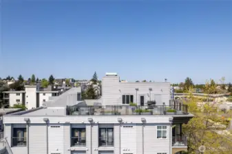 Community Rooftop Deck with views of DT Seattle skyline and Lake Union