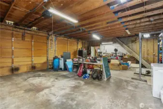 Giant two bay shop