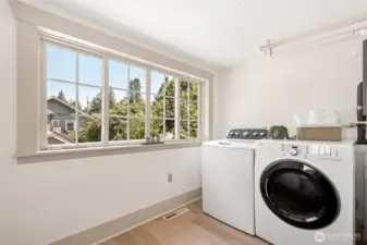 Washer & dryer included