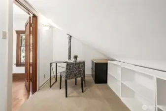 Small office or creative nook