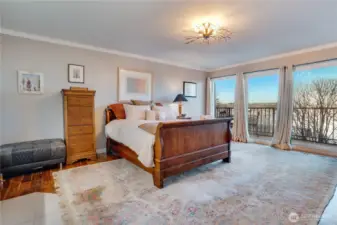 Wake up to the full view in the primary owner’s suite, complete with a walk-in closet and a spa-like bath