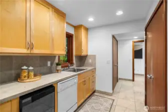 Full butlers pantry.