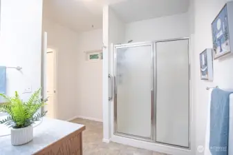 Bath off of primary bedroom 2