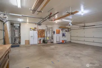 Oversized garage with heated flooring