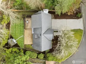 Private cul-de-sac setting with level lot