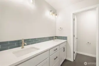 Photographs are for illustrative purposes only. Features, finishes, interior/exterior colors, landscaping and floorplan shown may vary from actual homes built