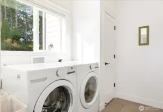 Guest Cottage laundry.