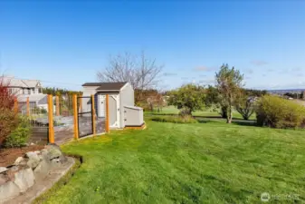 Primary Residence has a 10'x10' raised bed fenced garden area so you can enjoy gardening and growing vegetables for your own "farm"-to-table dining. If you prefer, the area boasts several seasonal farmer's markets and the 3-Sisters Market storefront to access local grass-fed meats, vegetables, eggs and assorted goodies.