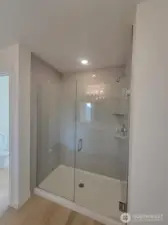 primary bath w/ walk in shower