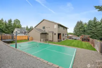 pickleball/basketball sport court with lights. Play all night long!