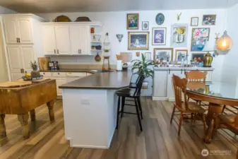 Kitchen & Dining Combo
