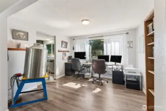 Dining room or office space