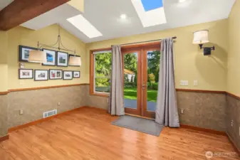 flex space, could be an office, solarium or exercise space