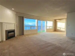 Tall ceilings with lots of natural light.