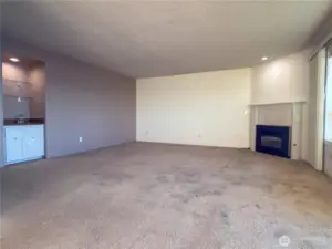 Living room features a gas fireplace and a built-in wet bar.
