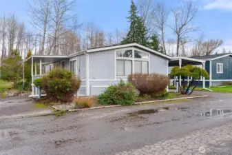 Duvall 2-bed, 2-bath home with a flexible den