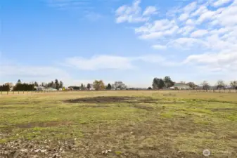 Level acreage with CID irrigation water