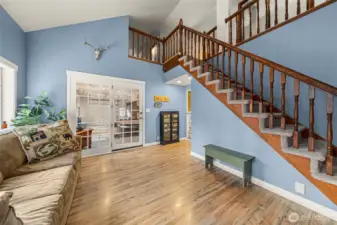 Entry living space to hot tub area