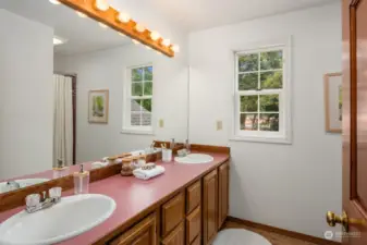 Full Hall Bath on Upper Level with Dual Sinks